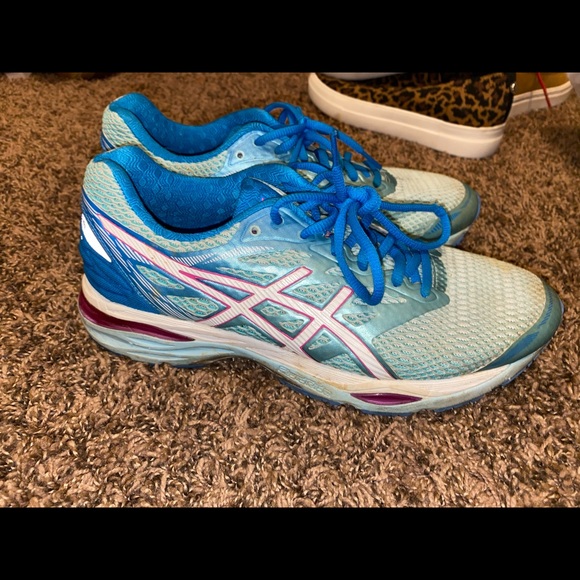 Women’s ASICS - Picture 2 of 4